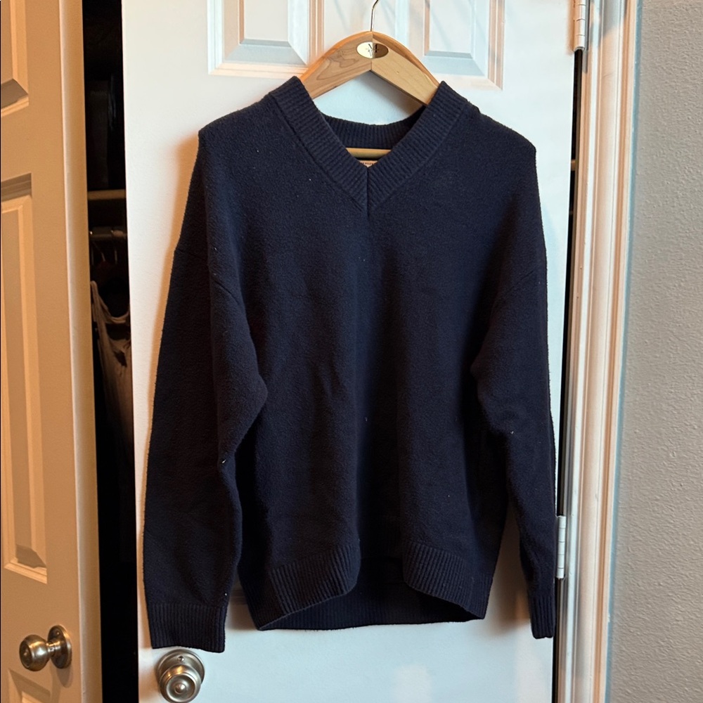 Abercrombie & Fitch Men's V-Neck Sweater in Dark Blue